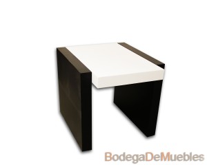 Mesa lateral para sala bicolor en acabado mate.