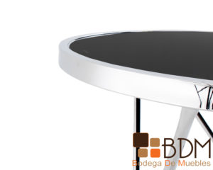 Mesa lateral estilo minimalista con cubierta color negro