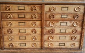 cómoda de madera maciza sobre diseño