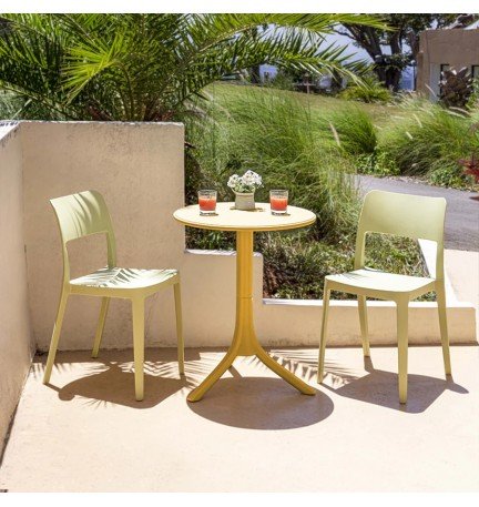 Silla plástica de fácil limpieza para áreas gastronómicas de alto tráfico